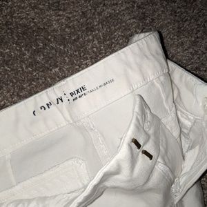 White cropped pants